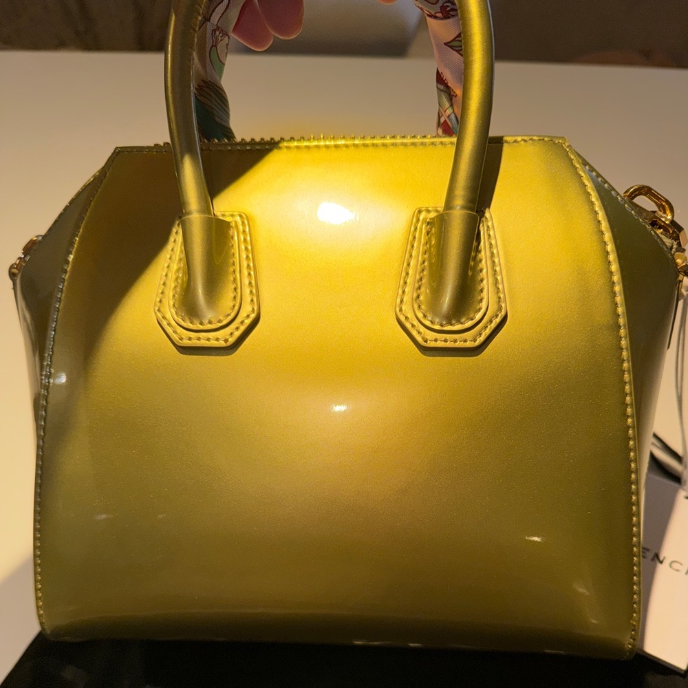Givenchy Mini Antigona metallic green patent calfskin bag BRAND NEW W TAGS - Picture 2 of 8